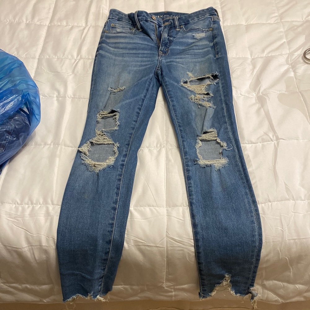 American Eagle Women’s Skinny Jeans Size 6 With Rips